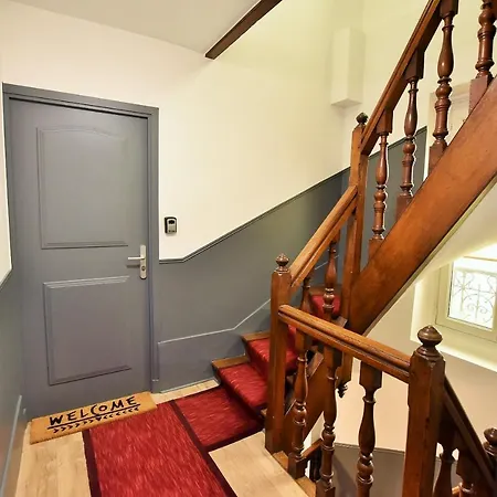 Appartement Le Toit D'auvers - T2- 2e Etage *